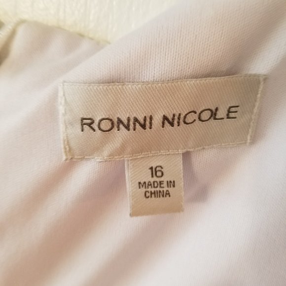 Dress - Picture 3 of 3